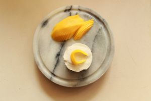 vegan mini mango cheesecakes