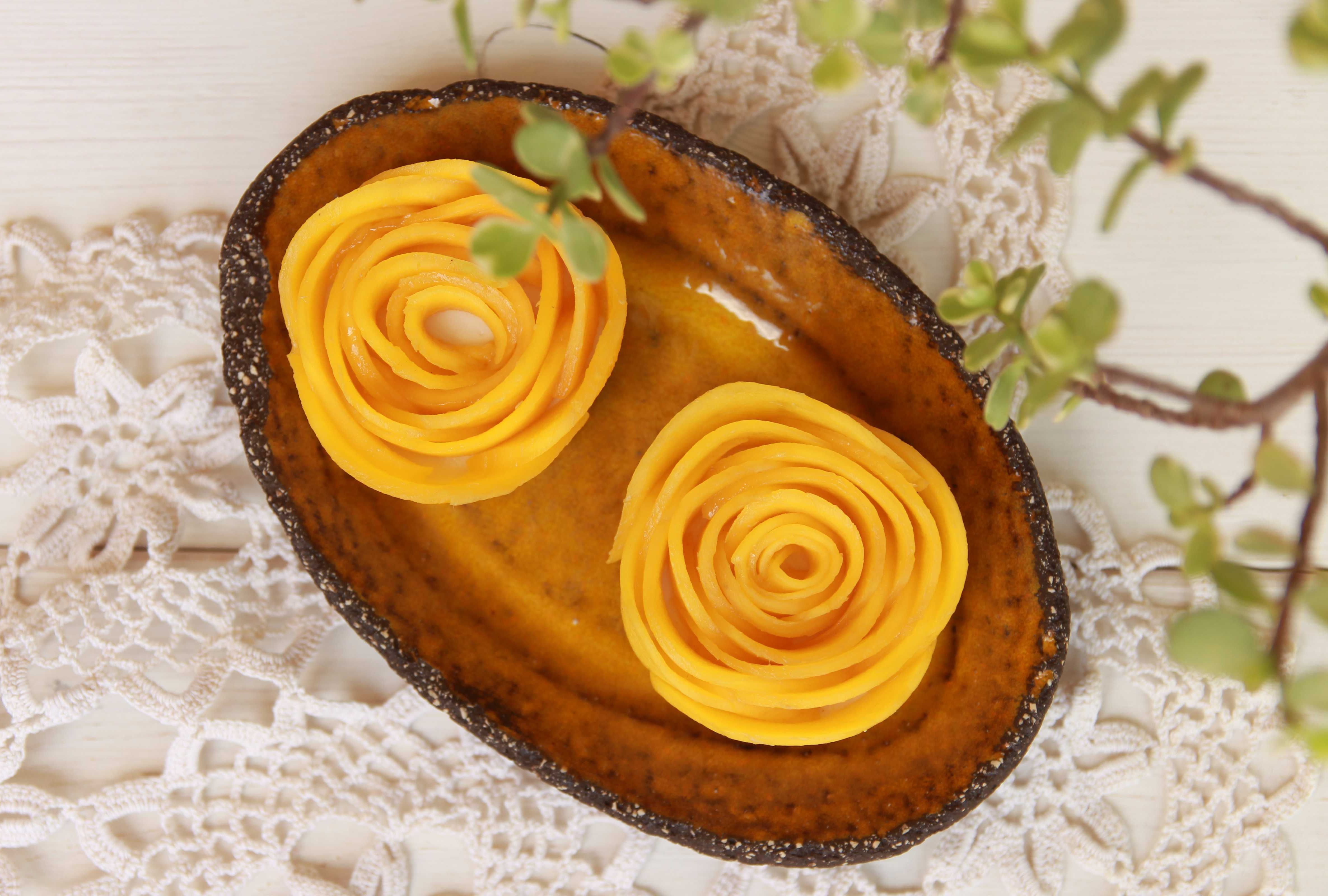 vegan mini mango cheesecakes