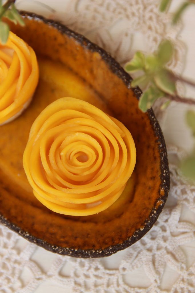 vegan mini mango cheesecakes